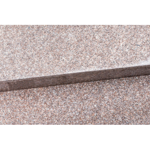 Ступень из Гранита Bainbrook Brown, термообработан 1500х350х30 шт.
